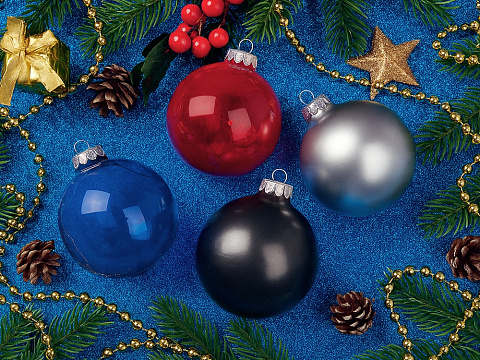 Стеклянный елочный шар Christmas bauble, синий прозрачный, с серебристым колпачком в черной коробке - рис 6.