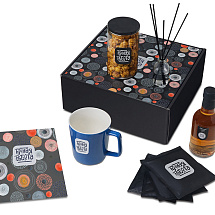 Подарочный набор Re:y. Treat с кружкой, сиропом и попкорном